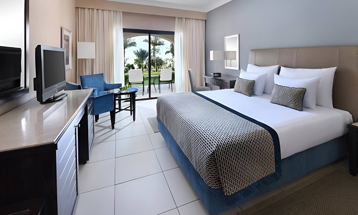 Village Road Resort | Explore Local Adventures While Enjoying 4 Restful Rooms Near World Class Diving