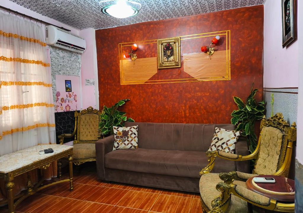 Al-Muntazah Apartment | fayrouzat elmndara near the sea with garden vew