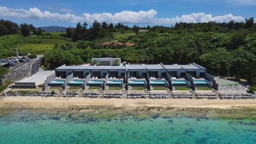 Sumuide Villa | Feliz Villa Suite Kourijima View