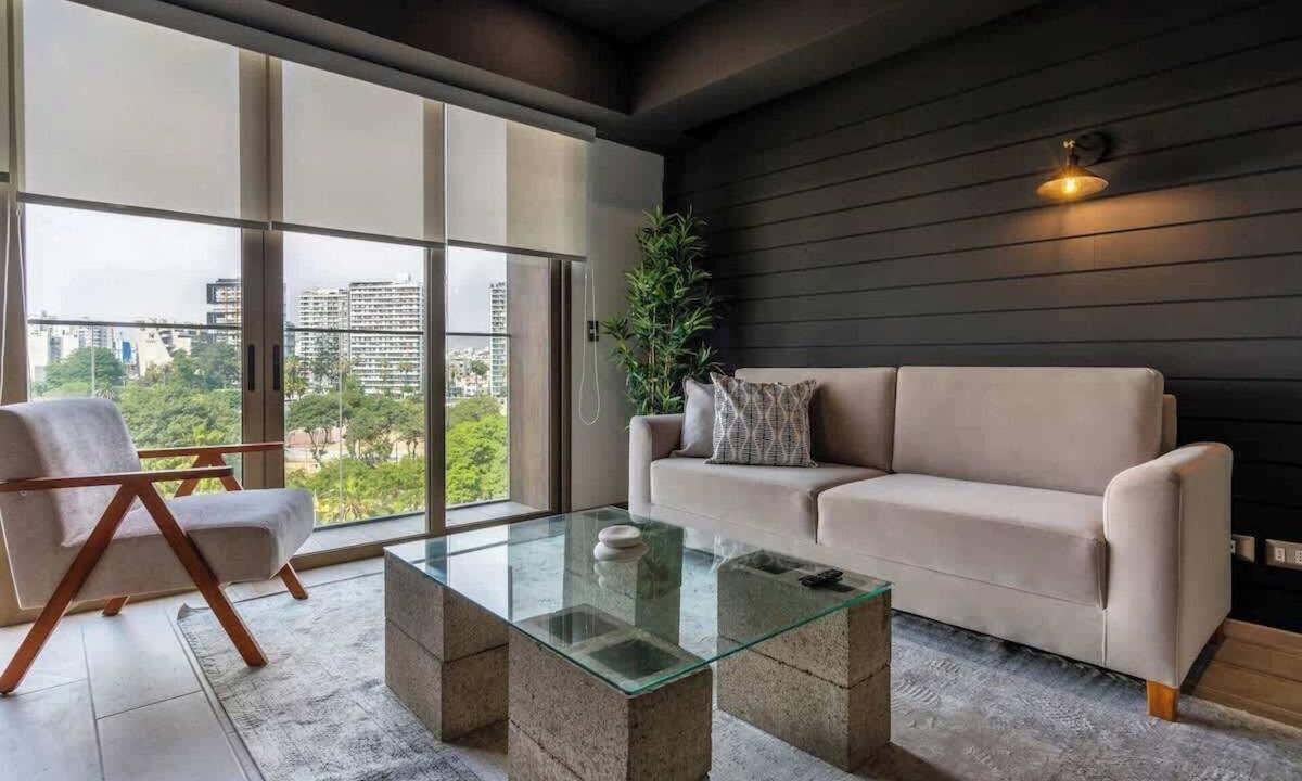 Barranco Apartment | Geko | Airy 2BR Escape Near Malecón w/Pool & Gym