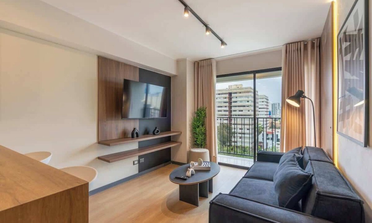 Country Club Apartment | Geko | Modern 1BR w/Balcony in Magdalena Del Mar