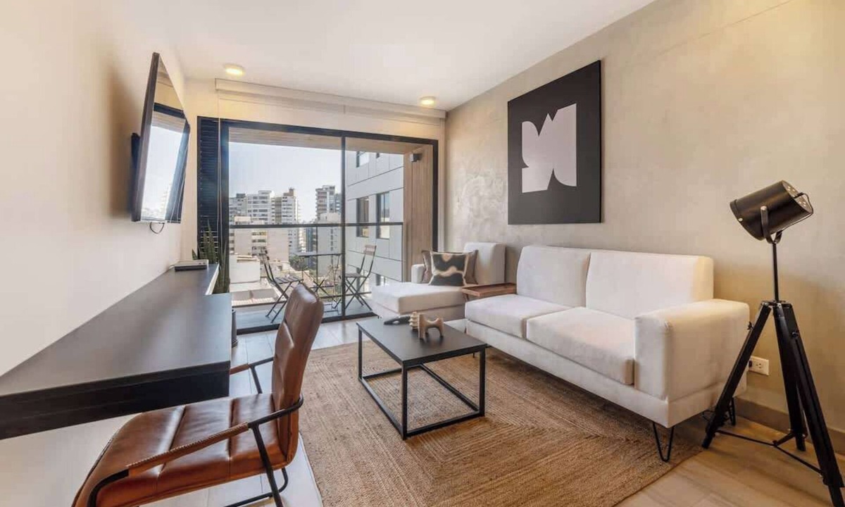 Petit Jean Ocharan Apartment | Geko | Stylish 2BR w/City Views by The Malecon