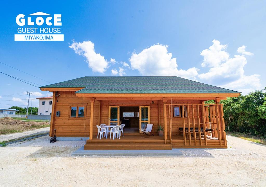 Yonaha House | GLOCE 宮古島 LAPSl 与那覇前浜ビーチまで徒歩5分宮古島の自然と犬に癒されるオーナー同居型ゲストハウス