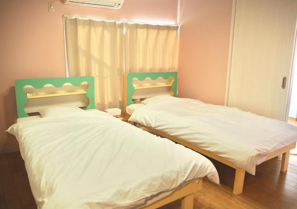Izumisano Apartment | Grand Opening Sale! 最大5人まで-関西空港近く-JR日根野駅前-貸切一軒家 Entire House Near Kansai Airport-Max 5 people-The Palm Guest House