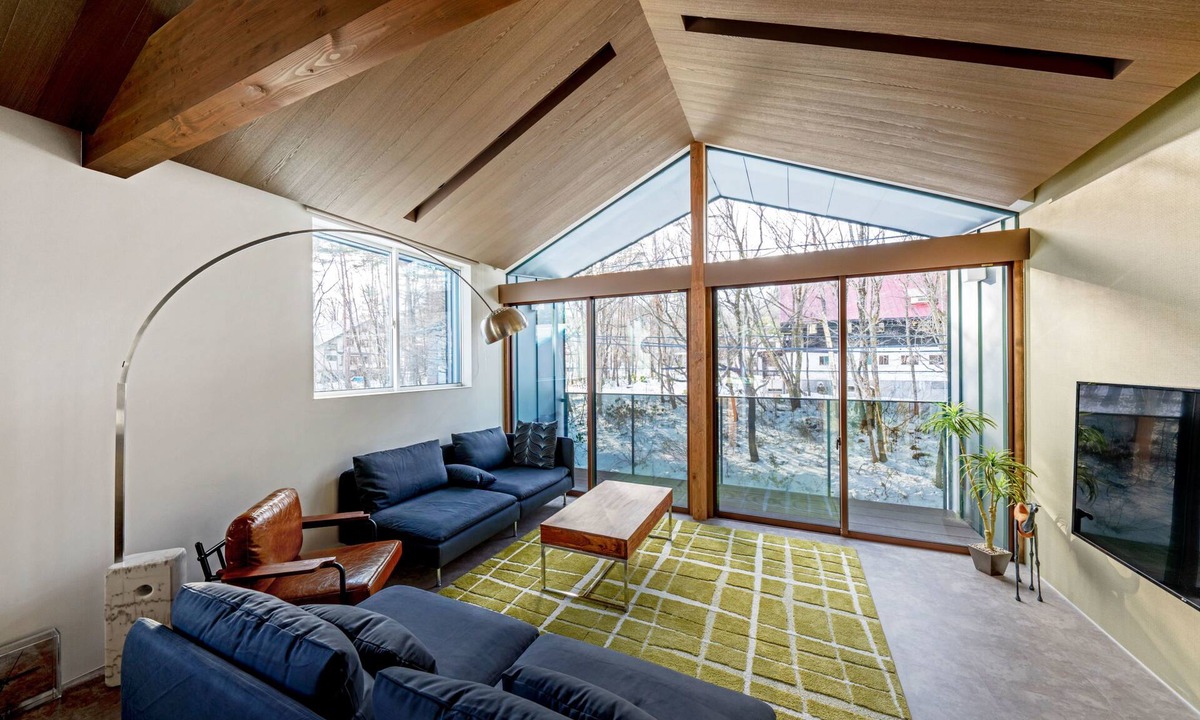 Echo Land House | Grey Wolf Chalet