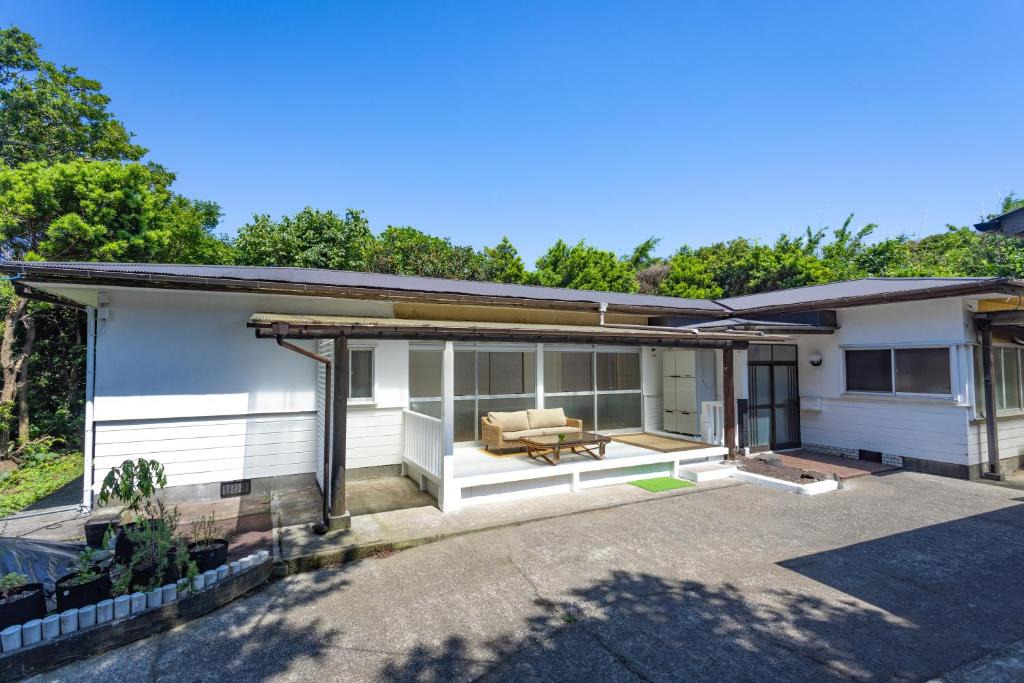 Oshima House | Halo 海まで徒歩圏の静かな島の一棟貸し 自炊 連泊向け