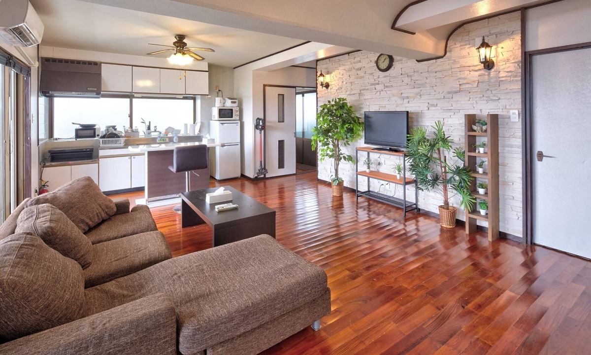 Uruma Apartment | Henza Island paradise just across the underwater/Uruma Okinawa