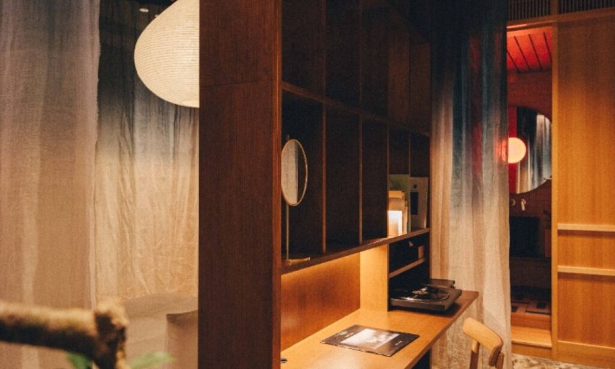 Nihonbashi Hotel | High Ceiling Room in Your Quiet Zen Hotel in the city