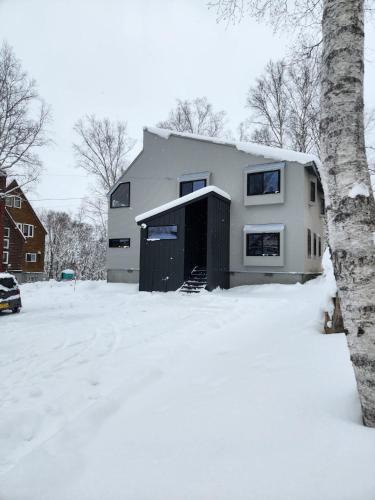 Niseko Cabin | Hooting Owl private ski chalet