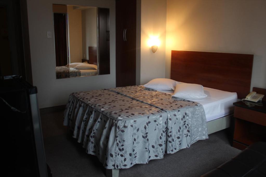 San Isidro Centro Financiero Hotel | Hostal Bond