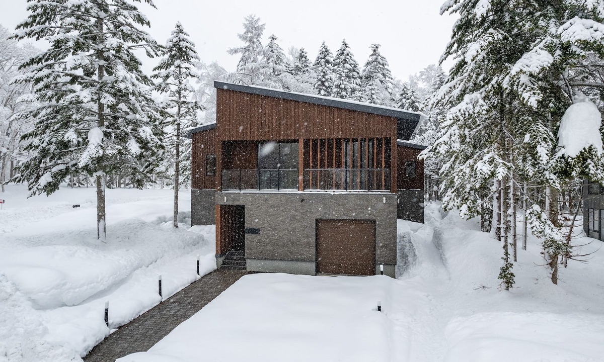 Hirafu House | Jade Rabbit