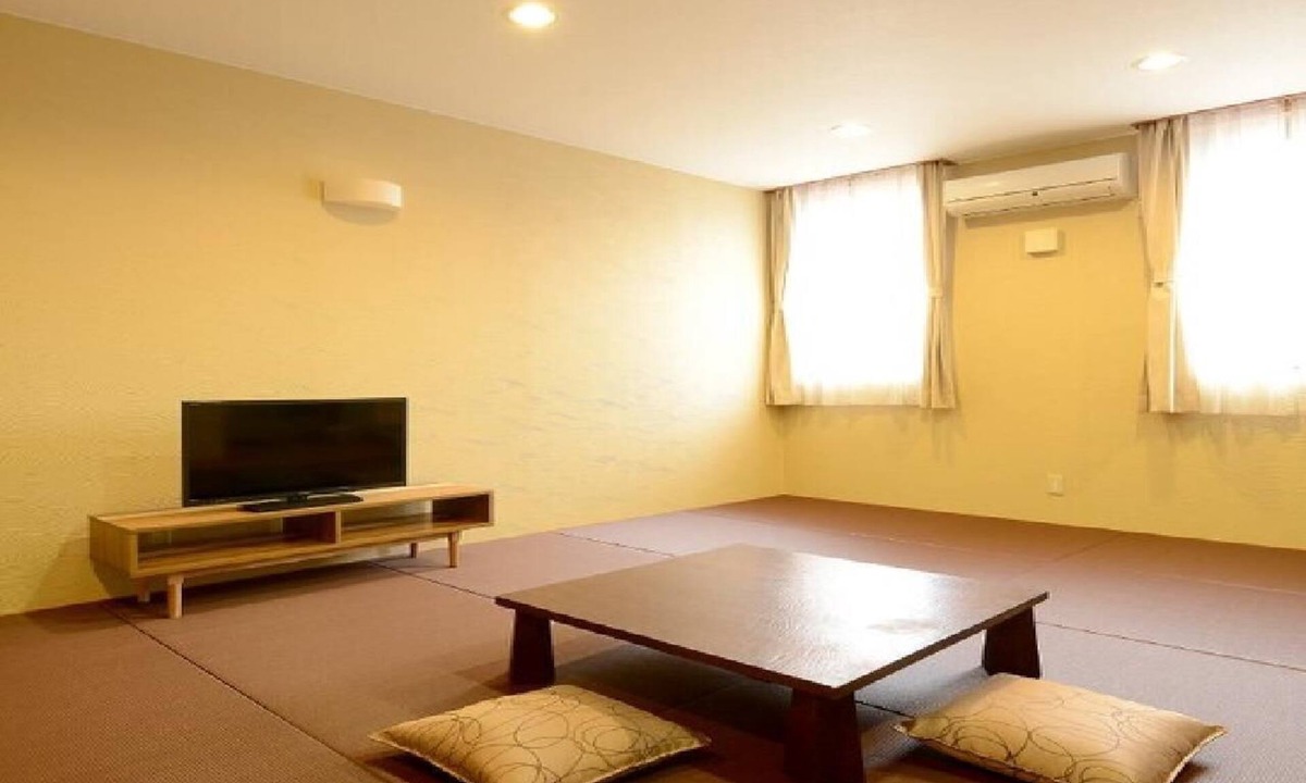 Tobe-cho Hotel | Japanese style room with 15 tatami color bath/Iyo-gun Ehime