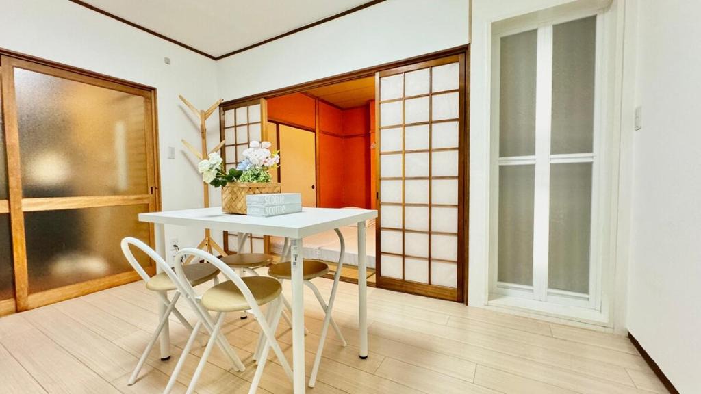 Ikuno Apartment | Japanese Western 2 Bedroom - 5 Min from Teradacho Station - Sleeps 5