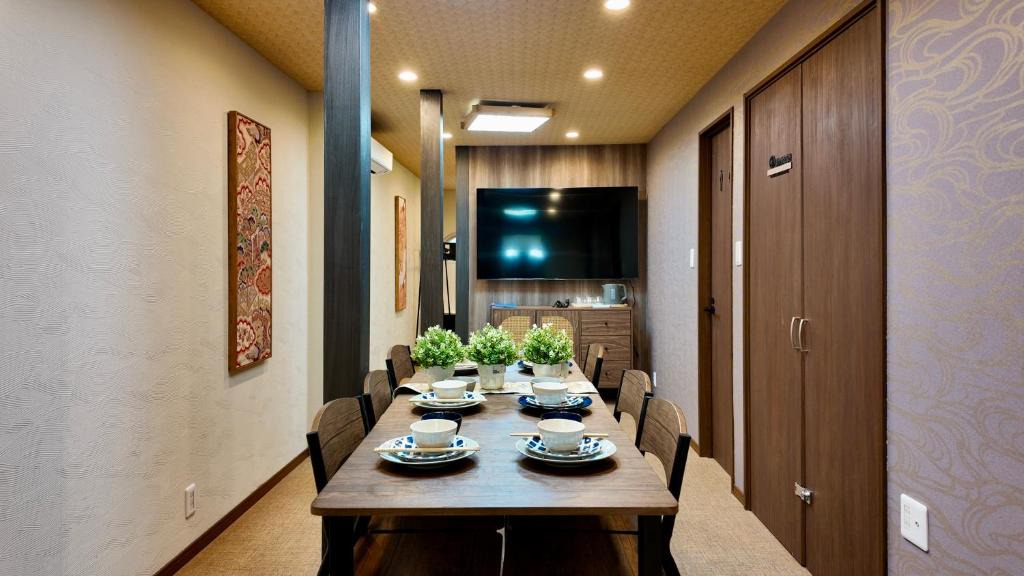 Nishinari House | 嘉茗JIAMIN Entire 2 Story Building Direct Access to Airport and Nihonbashi for 6 to 9 Guests 2 Bedrooms 2 Toilets 1 Shower 1 Living Room 1 Kitchen 6 Min Walk to Nearby Transit Point Full Japanese Style