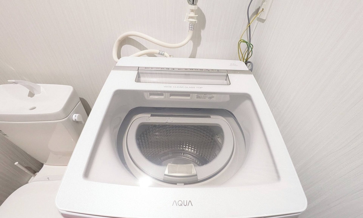 Nishinari Apartment | Available for 1 to a maximum of 7 persons. Free wifi. It is a quiet place in spite of its central location.