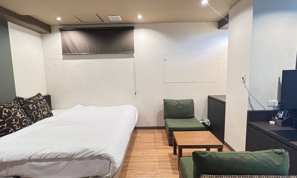 Matsuyama House | King room with office Mustsee for business use /Naha Okinawa