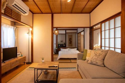 Higashi Ward House | KOISI小石 Renovated Japanese house 12min walk fm広島駅 Max5ppl 3LDK