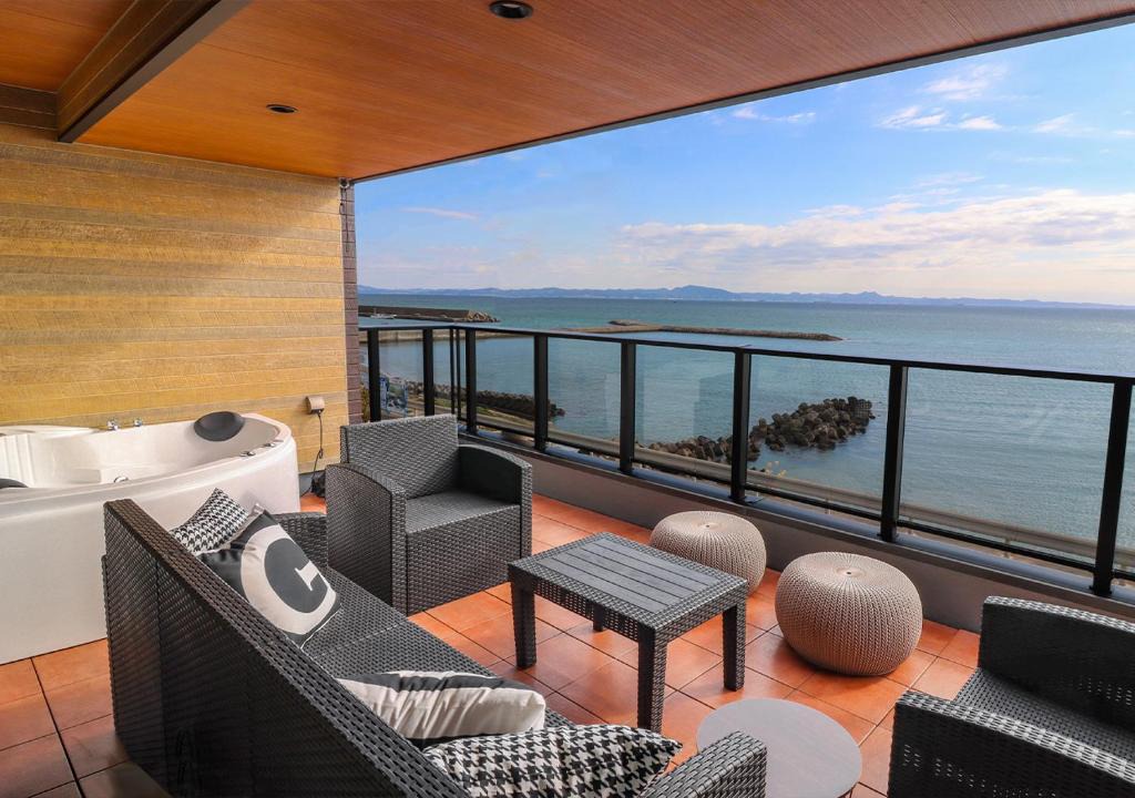 Yokosuka Apartment | Le Grand Bleu Resort Nagasawa l テラスでゆったりオーシャンビュー ペット小型犬OK 無料駐車場付