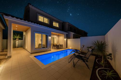 Miyakojima Apartment | LEO癒Resort宮古島 Pool & Villa
