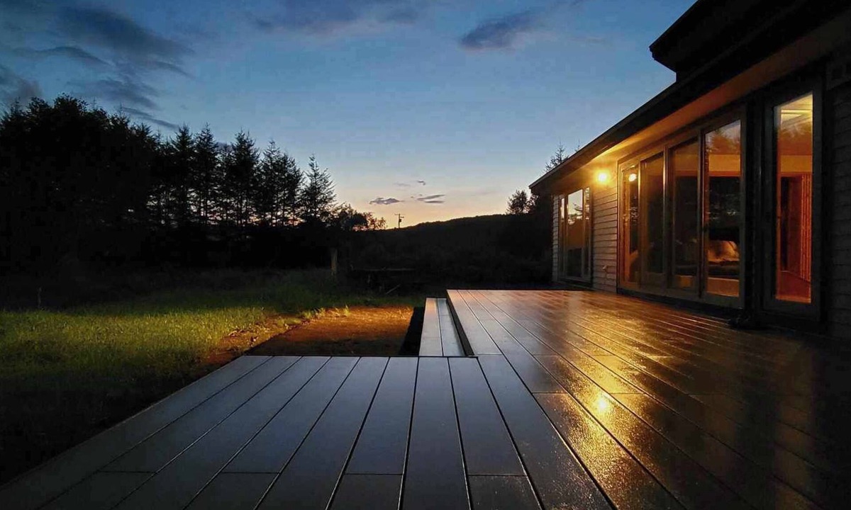 Nakashibetsu Villa | Lodge "Hunter's Forest" is a quiet vacation home surrounded by nature. 9 minutes drive from the airport, 8 minutes to the city center, 3 minutes to the 100% spring-fed outdoor hot springs, 15 minutes to the ocean, and fully equipped for long-term stays!