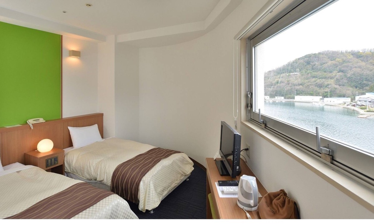 Shodoshima House | Lower floors 3rd and 4th floor Corner twin room / Shozu-gun Kagawa