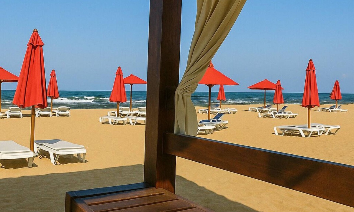 Al-Manasrah Ski Chalet | Luxurious Chalet with Ocean Views in Port Said Resort