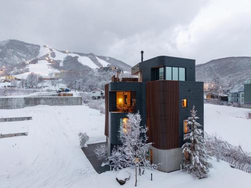 Hirafu Ski Chalet | Meigetsu Aki Niseko