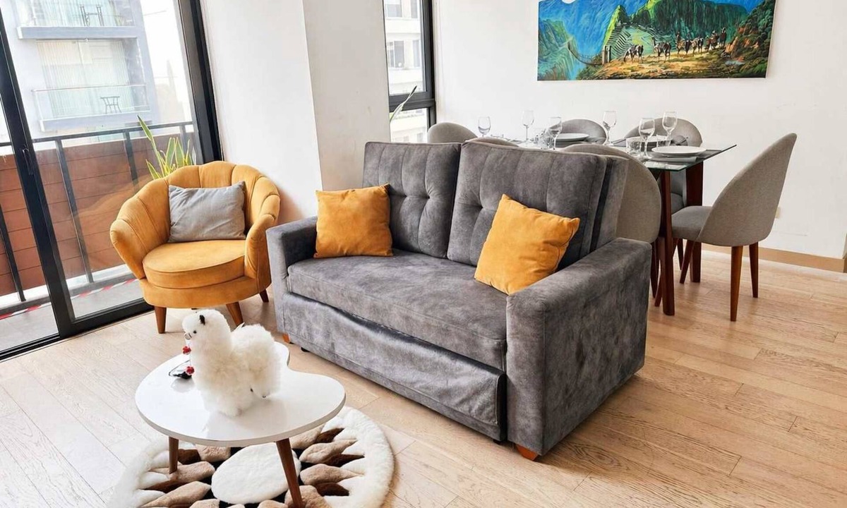 Leuro Apartment | Modern 2BR Apt for 8 +Parking | Central Miraflores