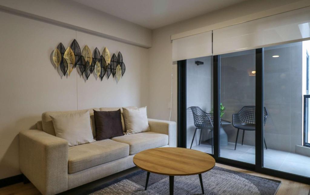 San Antonio Apartment | Modern 2BR with Balcony in Prime Miraflores