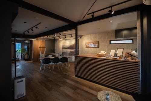 Tsuruga Cabin | Modern Container House - 2 Min Walk to Matsubara Beach - Sleeps 7