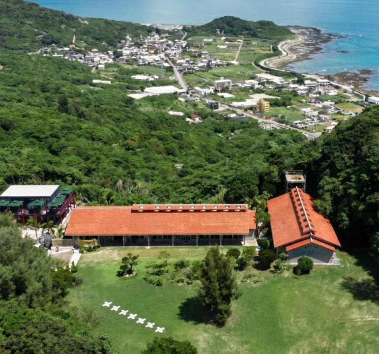Azama Villa | Nanjo Art Villa 橘邸 NEW OPEN 世界遺産 斎場御嶽のすぐそば 1日1組限定で滞在できるプライベートアートヴィラ