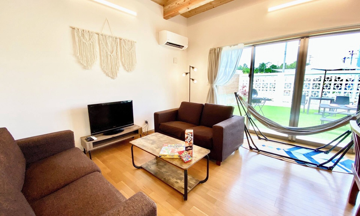 Imadomari Cottage | NEW | Central Nago | Near Junglia, Pineapple Park | BBQ | Sleeps 8
