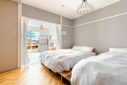 Konohana Apartment | NEW OPEN! 菊水堂 Kikusui Hotel 大阪貸切一棟貸し USJすぐ 駅徒歩4分 最大12名様 屋上テラス有 プロジェクター有 長期滞在可 家族やグループに