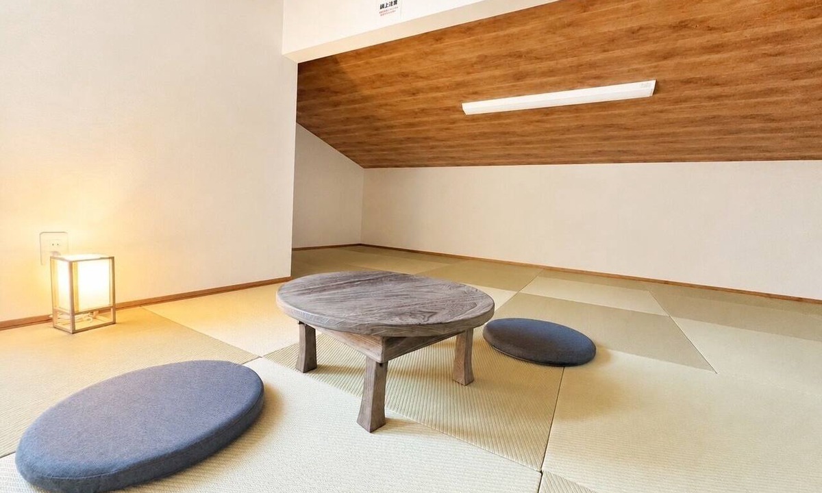Busshozan Cho House | NEW OPEN/2-minute walk from Busshōzan Station/Entire house available for exclusive rental/Accommodates up to 10 guests/Parking for 5 cars/Family-friendly and suitable for large groups