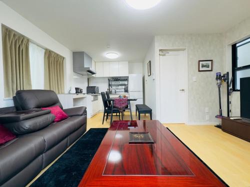 Tateishi Villa | NEW OPEN ! 6 SIMONS DOUBLE BEDS! LUXURY STAY at TOKYO SKYTREE ASAKUSA AREA