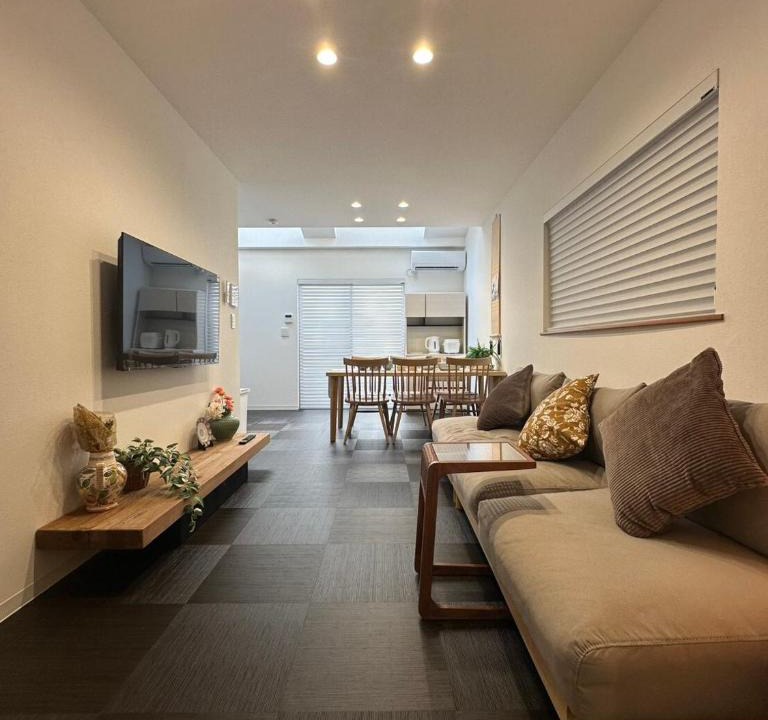 Nishi Villa | Nikyo Shine Inn Two parking spaces 4 bedrooms 7 minutes to Kujo Station 4 rooms, 2 bathrooms, private building