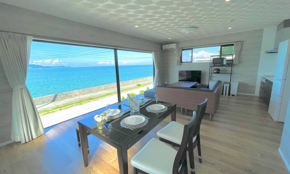 Uruma Apartment | Ocean View/Rooftop sauna &BBQ/12 People/PADEL 2F