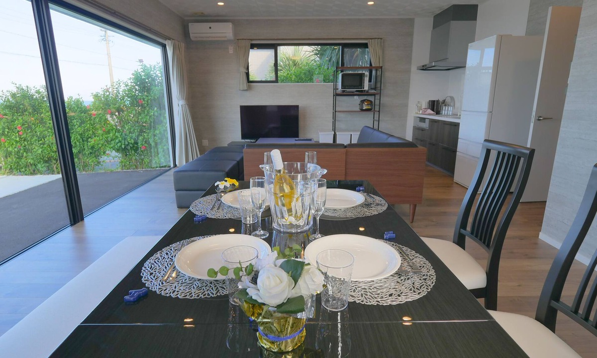 Uruma Apartment | Ocean View/Rooftop sauna &BBQ/12 People/PADEL 2F