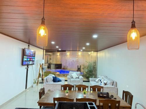 Ica House | Pool house, garden, grill