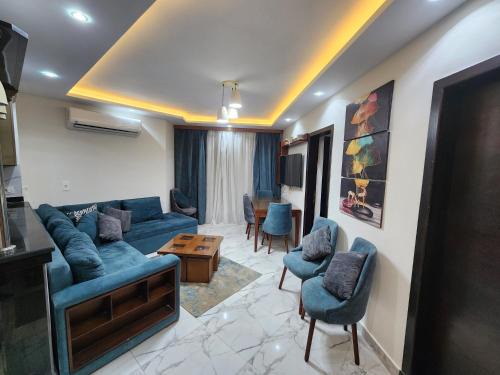 Al-Manasrah Resort | Porto said بورتوسعيد غرفتين وصاله للأسر فقط