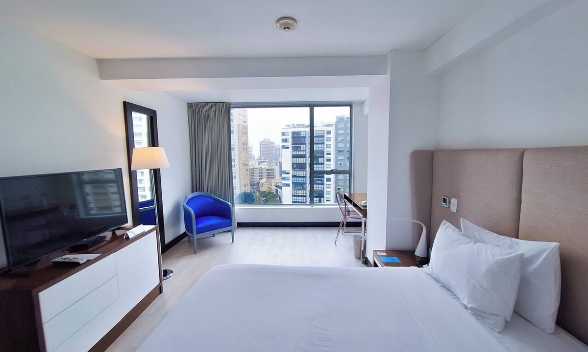 Petit Jean Ocharan Hotel | Radisson Hotel Decapolis Miraflores