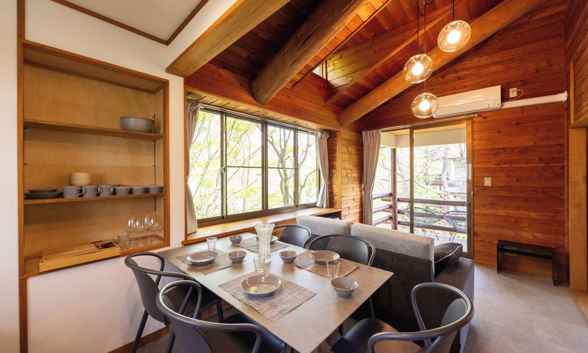Tsumagoi House | rinne 2nd living Kitakaruizawa Garden