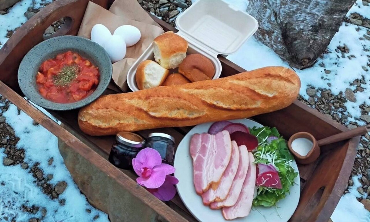 Naganuma RV Rental | room888 Breakfast included | 13 people Private / Yubari County Hokkaidō