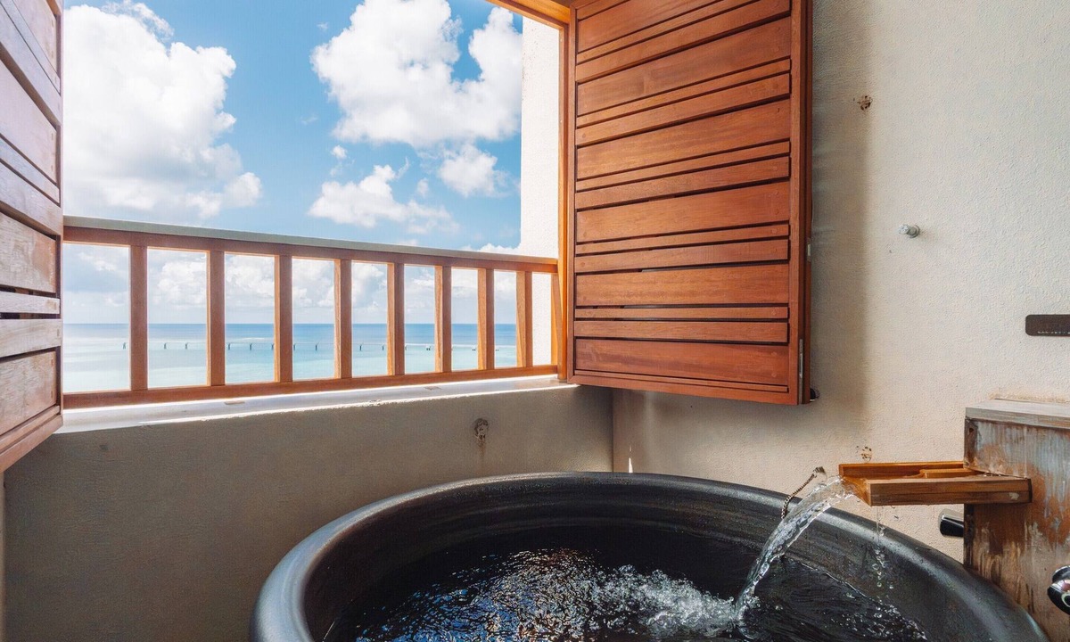 Tomigusuku Hotel | Ryukyu Onsen Senagajima Hotel
