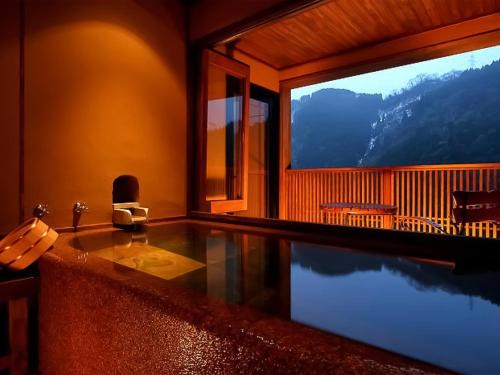 Tonami Hotel | Sanrakuen