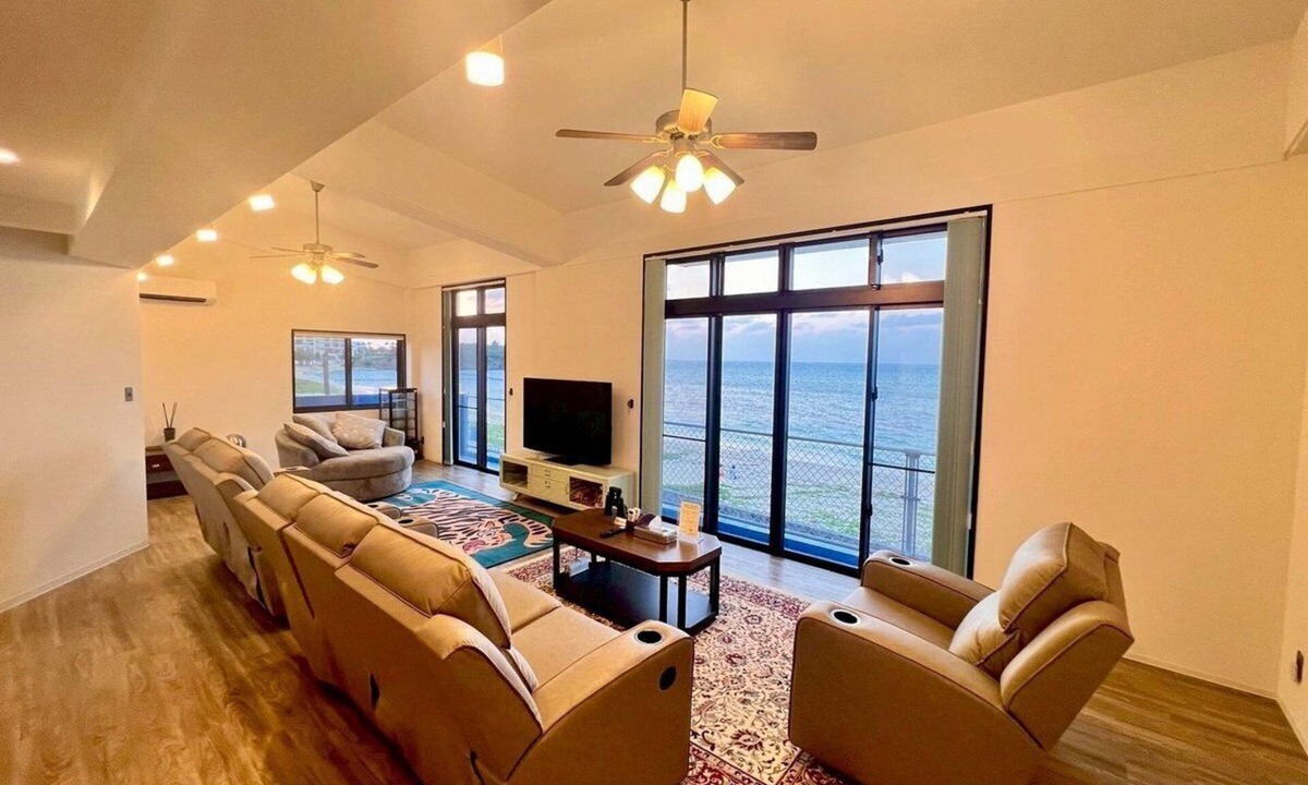 Fuchaku Cabin | SEA BASE Onna | Stunning Beachfront | Private Cottage with Ocean & Sunset Vie.