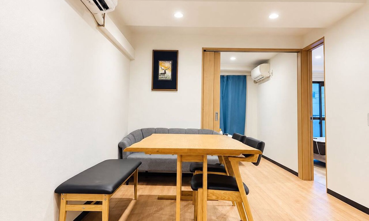 Konohana Apartment | SERENE | Nishikujo, 4th Floor | 60 ㎡, Sleeps 7 | Direct Access to USJ and Osaka Station