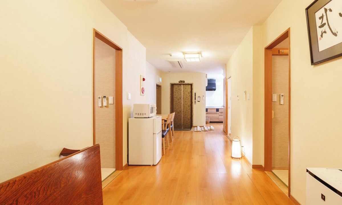 Minami Apartment | SERENE Osaka | Dotonbori 3F | 1 min from Glico | 5 min from Kuromon | Japanese Family Home