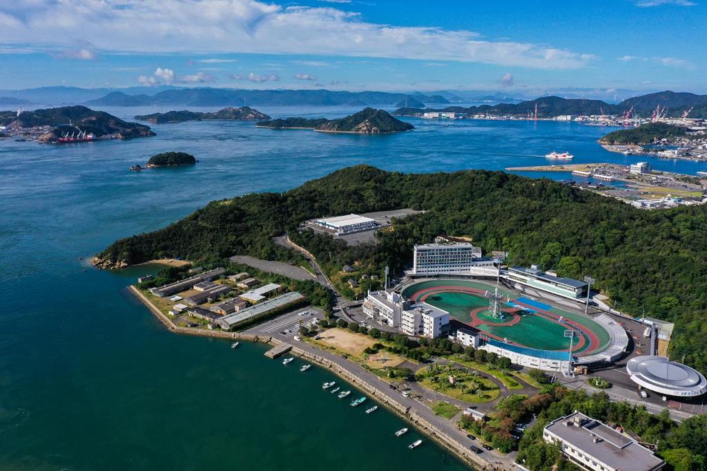 Tamano Hotel | SETOUCHI KEIRIN HOTEL 10 by Onko Chishin