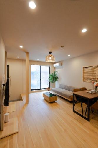 Naniwa Villa | Shinimamiya Ebisu 戎